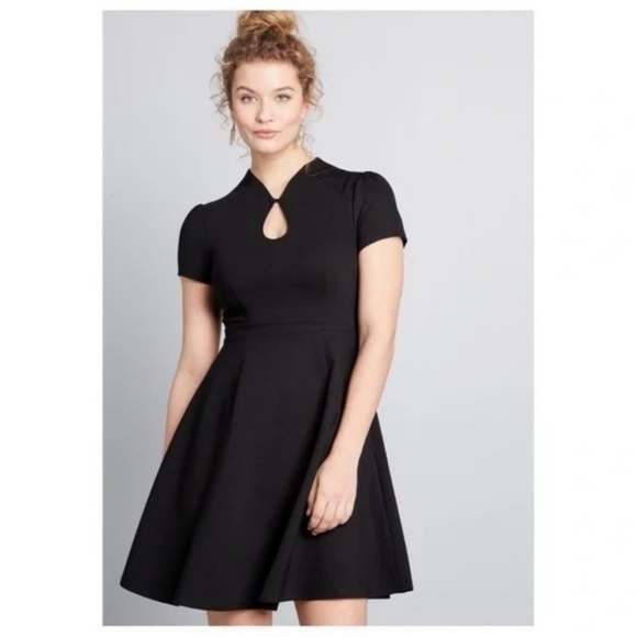 Modcloth Dresses & Skirts - Vintage Style keyhole dress